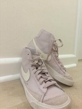 Nike Women’s Blazer Mid in Light Purple and White Swoosh